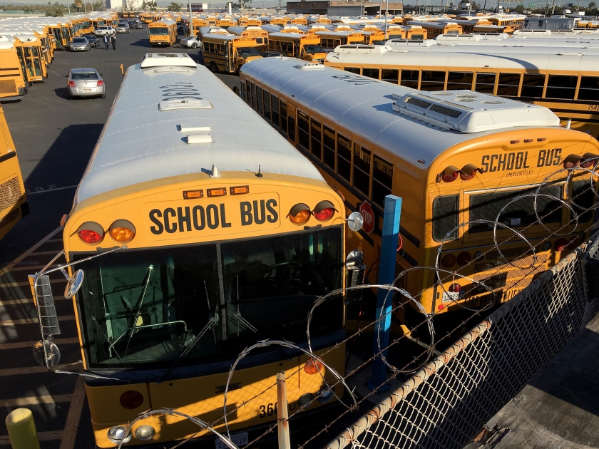 Meer dan duizend openbare scholen in Los Angeles sloten dinsdag de deuren vanwege een ‘geloofwaardige’ terreurdreiging. Later zeiden federale functionarissen dat er waarschijnlijk sprake is geweest van ‘een grap’ (Damian Dovarganes)