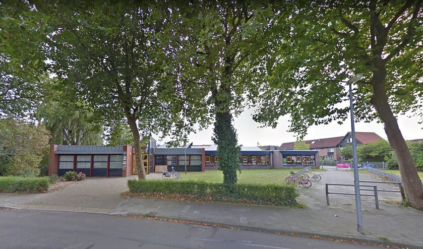 Een van de vijftig locaties van kinderopvang Berend Botje zit in een basisschool in Andijk. (google streetview)
