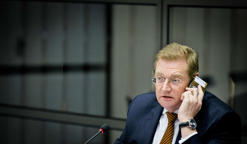 Minister Ard van der Steur tijdens een eerder Kamerdebat over de ‘bonnetjesaffaire’. (anp / Bart Maat)
