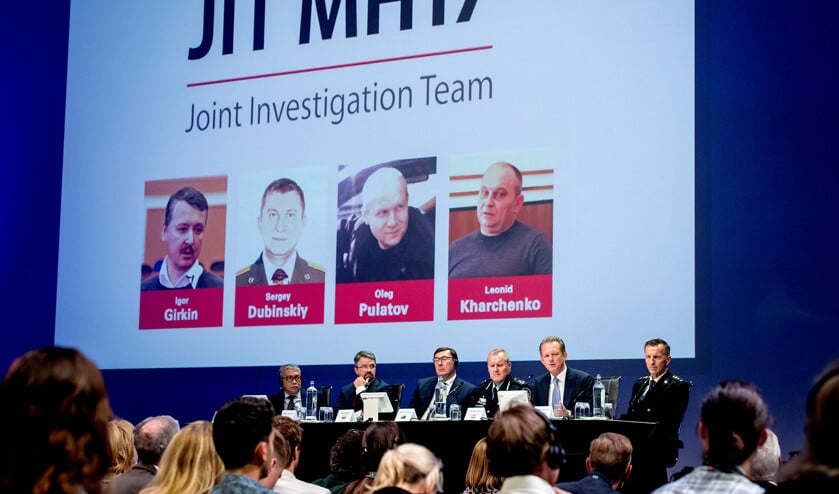 De leden van het JIT lichten hun rapport toe. Vlucht MH17 werd op 17 juli 2014 boven Oost-Oekraine neergehaald. 298 mensen kwamen om, onder wie 193 Nederlanders. (anp / Robin van Lonkhuijsen)