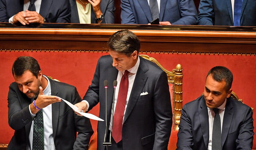 Tijdens zijn toespraak in de Italiaanse Senaat haalde de Italiaanse premier Giuseppe Conte (rechts) hard uit naar zijn vicepremier Matteo Salvini van de rechts-nationalistische Lega (links). (afp / Andreas Solaro)