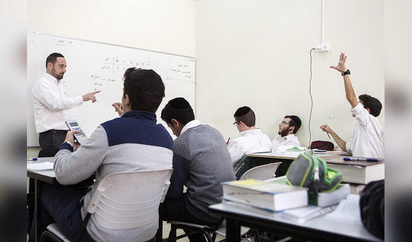 Alleen studenten van een door de staat erkende joodse leerschool zijn vrijgesteld van de dienstplicht. (ap / Dan Balilty)