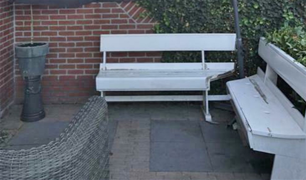 Marktplaats: Marktplaats-veteraan Donna van der Laarse verkoopt haar parasol. En nog véél meer (marktplaats)