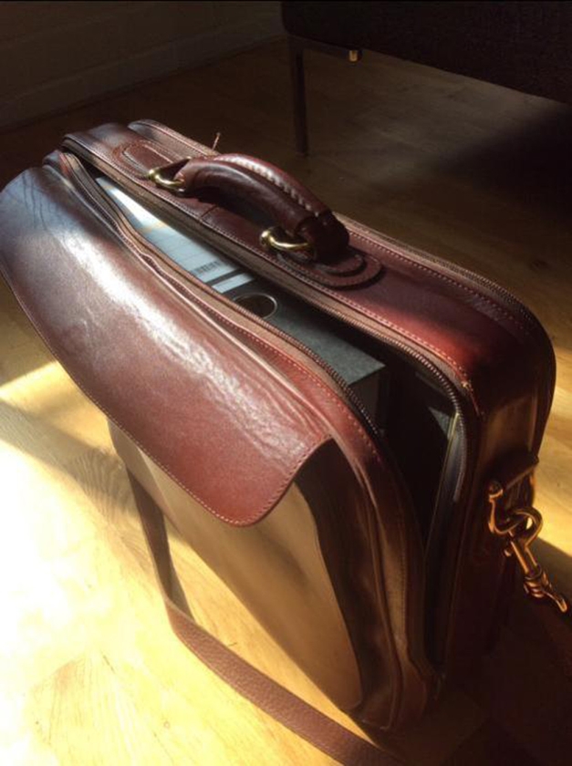 Marktplaats: een kalfsleren tas uit Spanje (marktplaats)