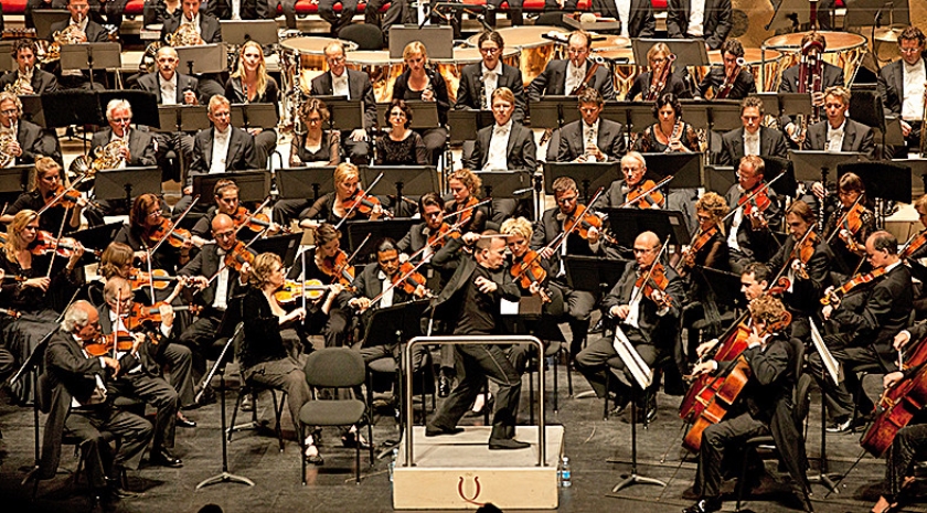 Het Rotterdams Philharmonisch Orkest, hier in concertzaal De Doelen, nodigt stadsbewoners uit voor gratis concerten. (wikimedia)