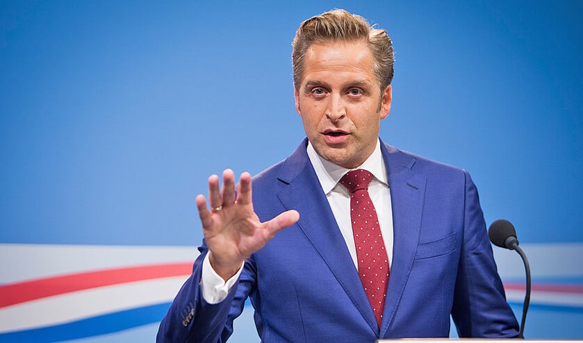 Vicepremier Hugo de Jonge tijdens de persconferentie, vrijdag. Premier Mark Rutte was in Zweden voor een EU-top. (anp / Evert-Jan Daniels)