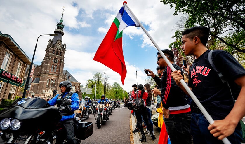 Ruim vierhonderd motorrijders trokken donderdag naar Apeldoorn om daar de 69e herdenking van de proclamatie van de Republiek der Zuid-Molukken (RMS) te bezoeken. De Molukkers riepen op 25 april 1950 op Ambon hun eigen staat uit, nadat voormalig Nederlands-Indië onafhankelijk was geworden (anp / Robin van Lonkhuijsen)