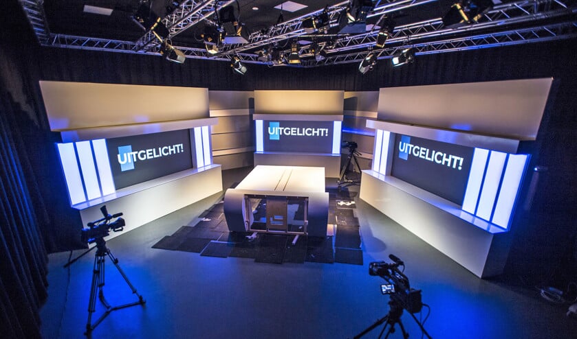 Voor de actualiteitenrubriek Uitgelicht! is in het nieuwe pand van Family 7 een gloednieuwe studio ingericht. (Carel Schutte)