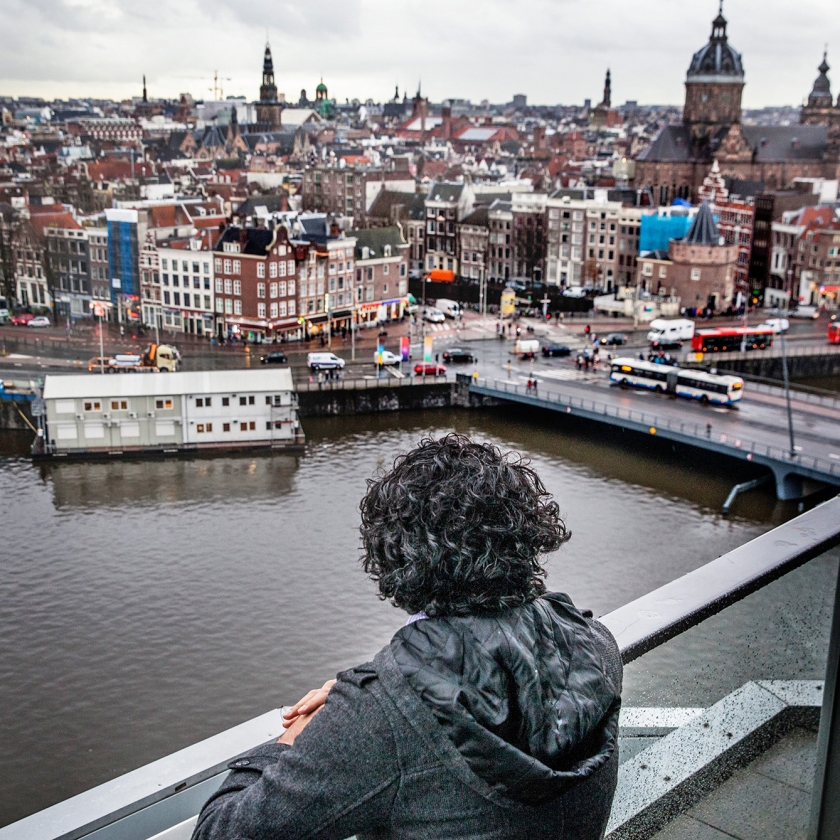 Abdelaziz A. onherkenbaar in beeld. (Aurélie Geurts)