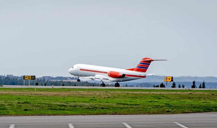 Het Nederlandse regeringstoestel de PH-KBX met aan boord Koning Willem-Alexander bij de landing op St. Johns International Airport in Newfoudland (Canada) eind mei vorig jaar. (anp / Robin van Lonkhuijsen)