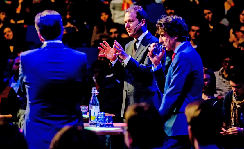 De lijsttrekkers Alexander Pechtold (D66), Jesse Klaver (GroenLinks) en Lodewijk Asscher (PvdA) tijdens een debat in Delft. (anp / Robin van Lonkhuijsen)