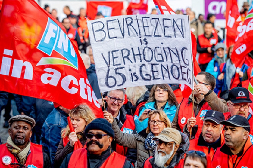 Demonstreren op de Dam tijdens de landelijke actiedag voor een goede pensioenregeling. (anp / Robin Utrecht)