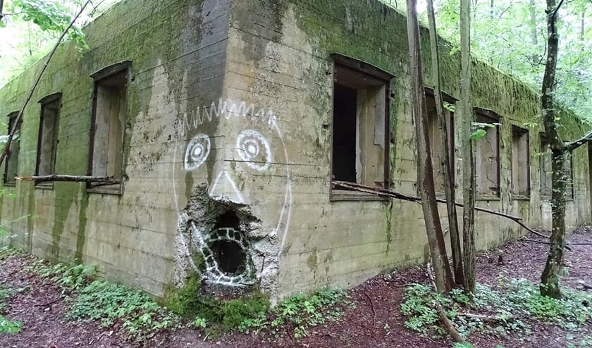 Overblijfsel van de Wolfsschanze, het bunkercomplex van Hitler in Rastenburg. (creative commons / Adam Jones en wikimedia commons)
