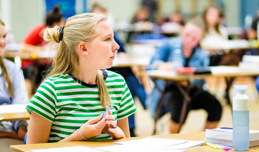 Anneke van Dijk, lerares Frans, is niet bezorgd over het examen van Mylène: ‘Ze bereidt zich altijd goed voor.’ (Reinier Zoutendijk)