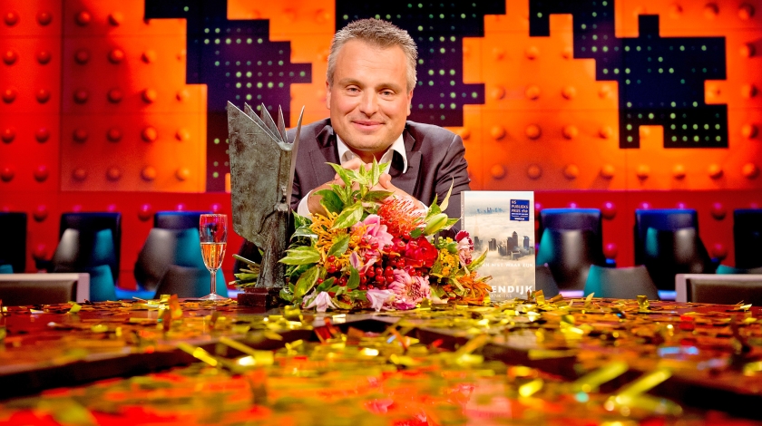 Joris Luyendijk tijdens de bekendmaking van de NS Publieksprijs 2015 in de uitzending van De Wereld Draait Door. (anp / Koen van Weel)