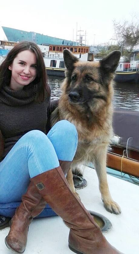 Lili Ujvari bracht begin dit jaar haar herdershond Quinta naar een nieuwe eigenaar. (nd)