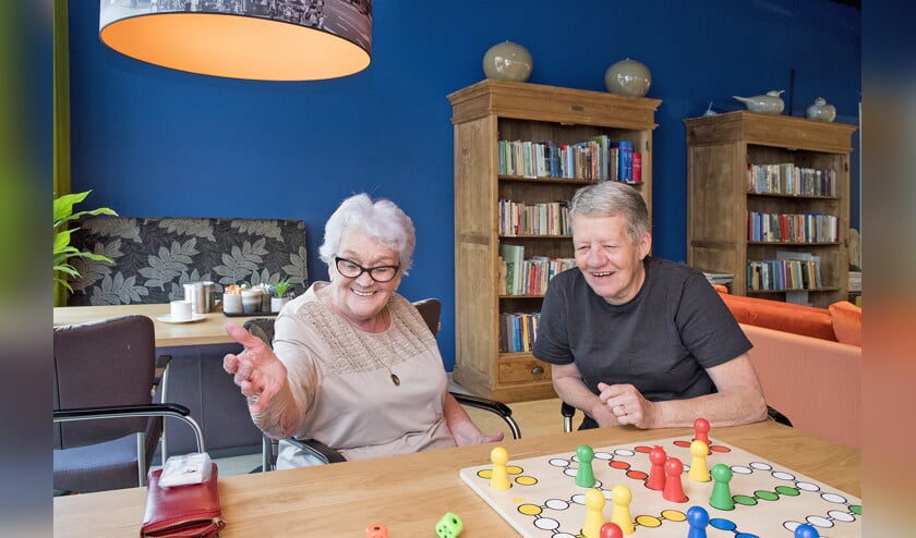 In de ontmoetingsruimte vinden vrijwel alle activiteiten plaats: de maaltijden, de wekelijkse kerkdienst, de weekopening, creatieve activiteiten. (Philip Roorda en nd)