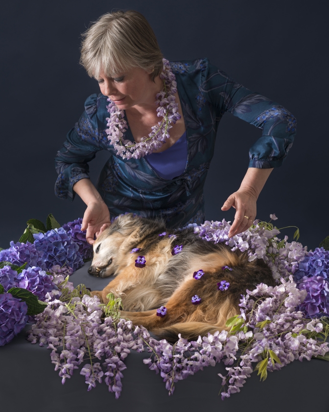 Simone Henken neemt afscheid van haar hond Joerie. (Simone Henken)