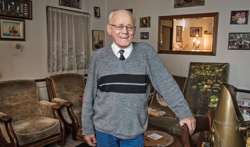 Amsterdammer Barend van Loggem (84): ‘Ik heb bijna geen tijd om thuis Kerst te vieren. Ik ben nu bijna altijd weg voor de kerk.’ (Martin Waalboer)