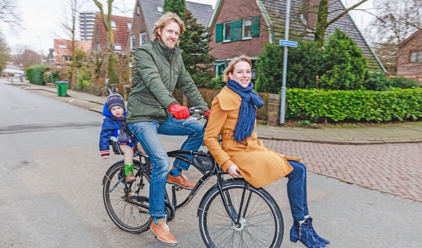 Jerke en Joke de Vries: ‘We praten met oudere stellen over hoe zij hun relatie goed houden.’ (Dick Vos, nd)