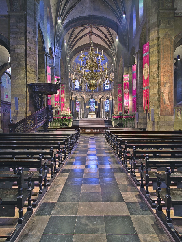 Kerkinterieurs vertellen de geschiedenis van Nederland (Arjan Bronkhorst)