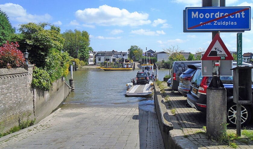 De Hollandse IJssel, waaruit slib werd gebaggerd voor de productie van zogeheten ijsselsteentjes. (nd)
