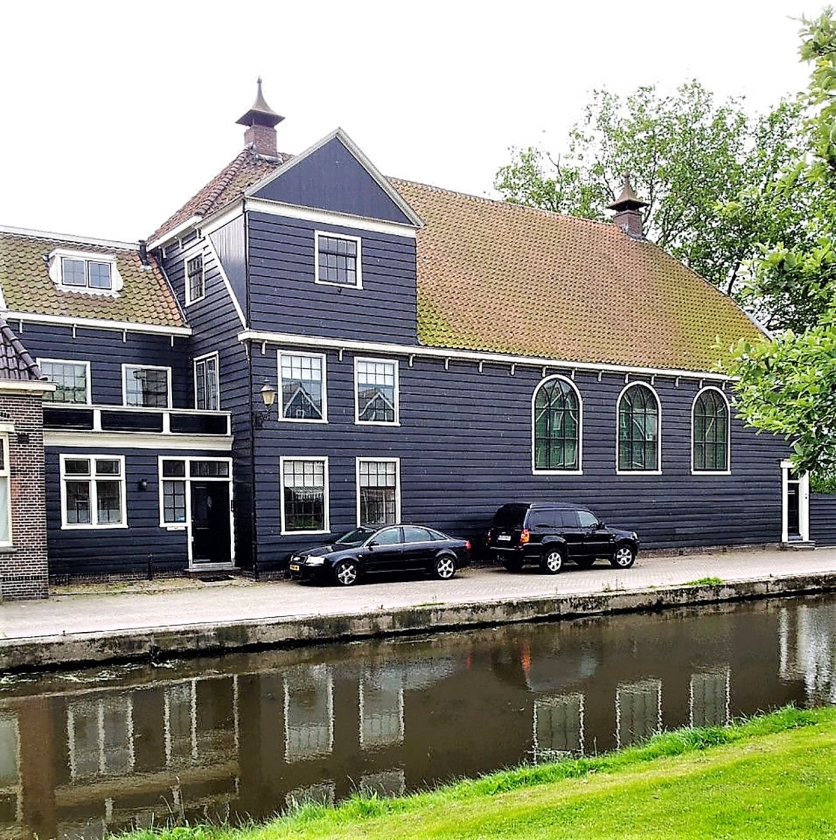 In Zaandam krijgt de schuurkerk een nieuwe bestemming: kamermusici kunnen er straks oefenen voor concerten. (nd)