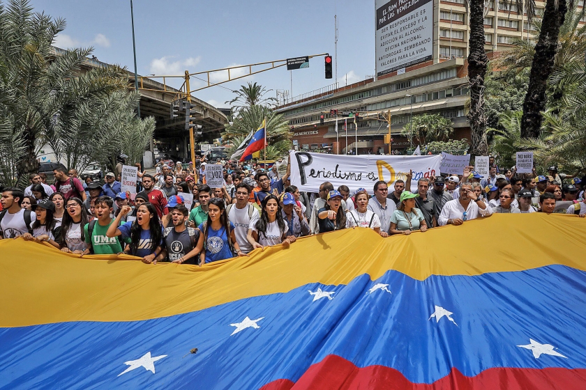 Journalisten en voorvechters van de persvrijheid protesteren in Caracas, tegen het geweld waarmee de pers in het land onderdrukt wordt. (epa)