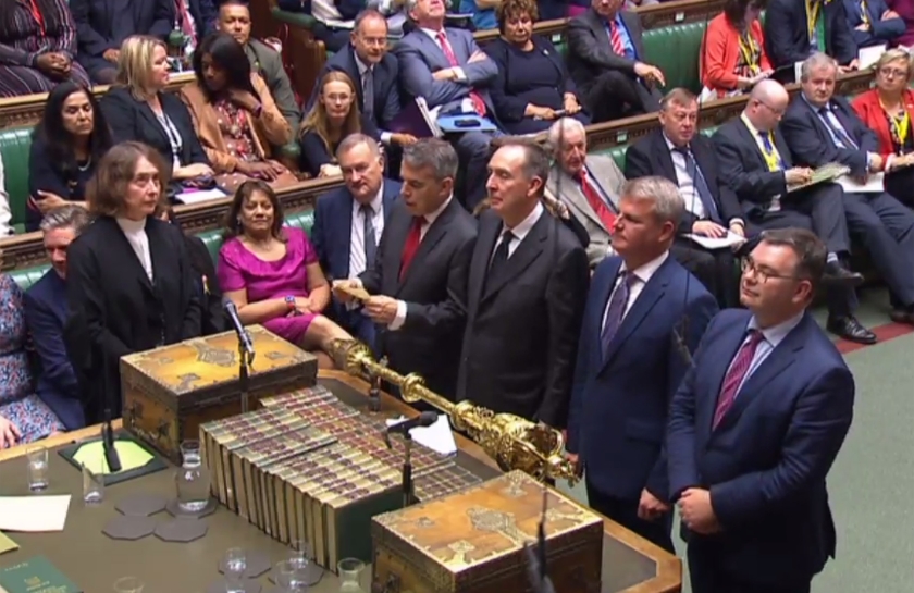 De tellers brengen de uitslag van weer een brexit-stemming in het Britse Lagerhuis. (afp en epa / Neil Hall)