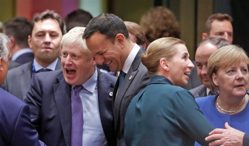 De Europese leiders Boris Johnson (VK), Leo Varadkar (Ierland), Mette Frederiksen (Denemarken) en Angela Merkel (Duitsland) donderdag in Brussel. (epa / Olivier Hoslet)