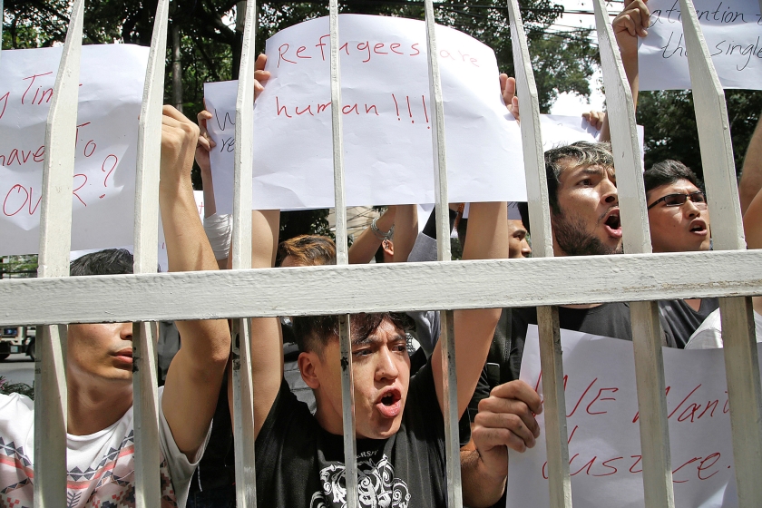 Afghaanse vluchtelingen protesteren in Jakarta tegen de manier waarop er met ze wordt omgesprongen in Indonesië. (ap/ Tatan Syuflana)