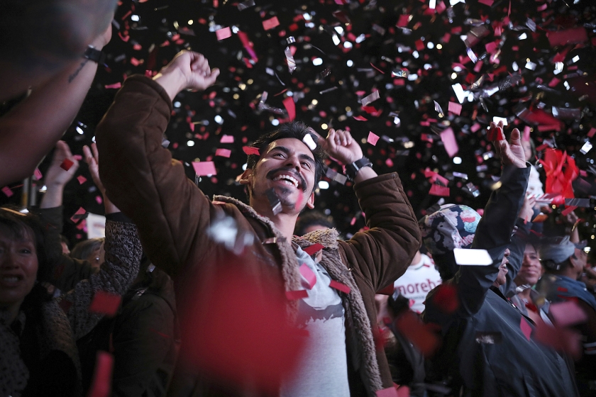 Aanhangers van Andrés Manuel López Obrador vieren feest. De linkse nationalist boekte een monsterzege. (ap / Emilio Espejel)