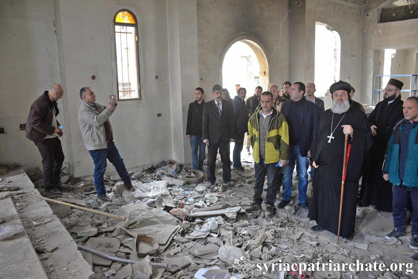 In Deir Ezzor (Noord-Syrië) neemt de Syrisch-orthodoxe patriarch Ignatius Efraim II (r. ) de schade bij verschillende christelijke kerken op (syriac patriarchate)