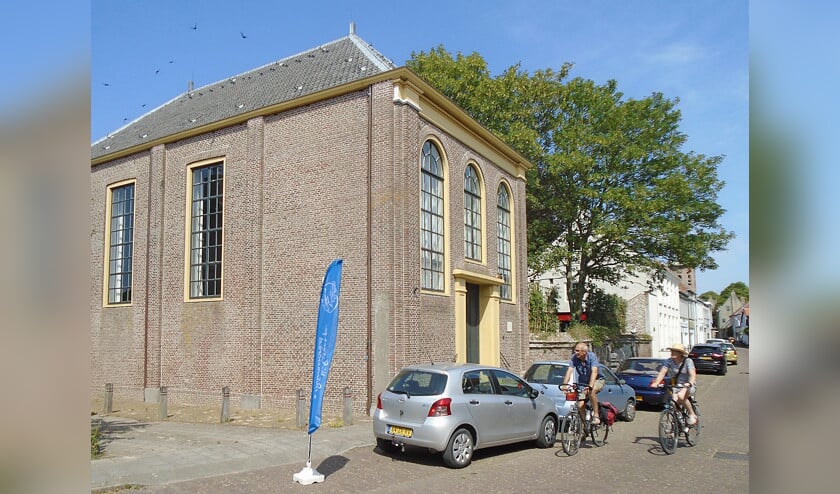 De Lutherse Kerk in Groede, in 1743 gebouwd door lutherse vluchtelingen uit Salzburg. De toren van het kerkgebouw waar ze niet meer welkom waren, is rechts op de achtergrond nog net zichtbaar. (nd)