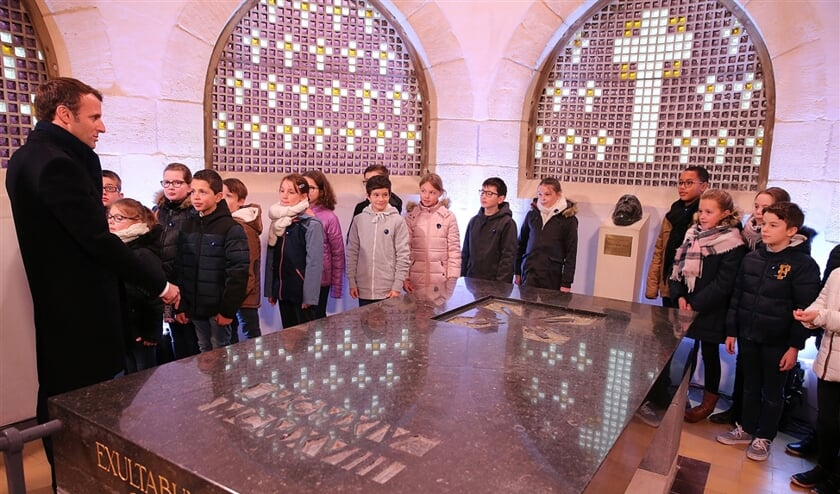De Franse president Emmanuel Macron, afgelopen donderdag, bij het monument ter herdenking van de Slag aan de Marne (Eerste Wereldoorlog) in Dormans. De kinderen groeien op in een ander politiek krachtenveld dan toen de NAVO werd opgericht. (epa / Francois Nascimbeni)