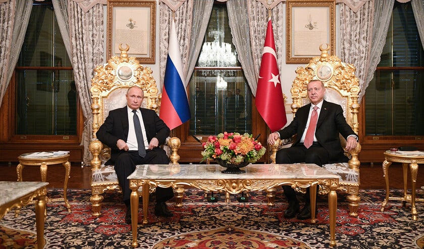 Een ontmoeting van de Russische president Putin (links) en de Turkse president Erdogan in Istanbul, vorig jaar november. (epa / Ramil Sitdikov)