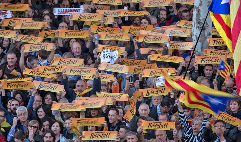 Demonstranten in Barcelona eisten eerder deze maand de vrijlating van de Catalaanse politici die gevangen zijn genomen na het omstreden onafhankelijkheidsreferendum. (ap / Emilio Morenatti)