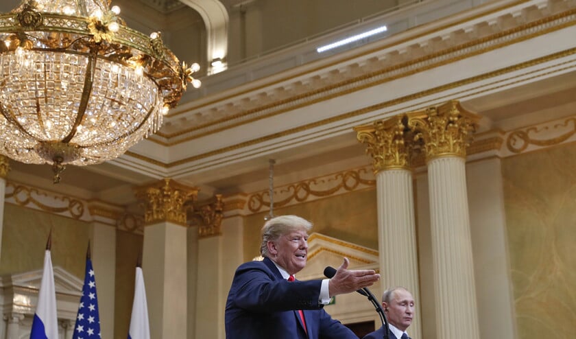 President Donald Trump geeft samen met zijn Russische collega Vladimir Putin een persconferentie in het presidentieel paleis in Helsinki, na de topontmoeting in juli. (ap / Pablo Martinez Monsivais)