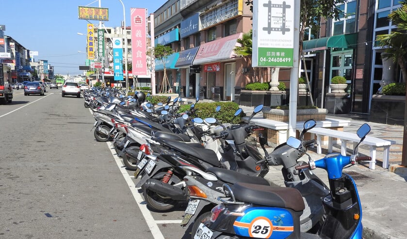 Boven aan de lijst om te verdwijnen: straks mogen alleen nog elektrische scooters en motoren in Taiwan rijden. (nd)