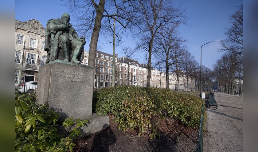Het standbeeld van Johan van Oldenbarnevelt in Den Haag. Als staatsbestuurder kwam hij vooral op voor tolerantie, desnoods met dwang. (istock)