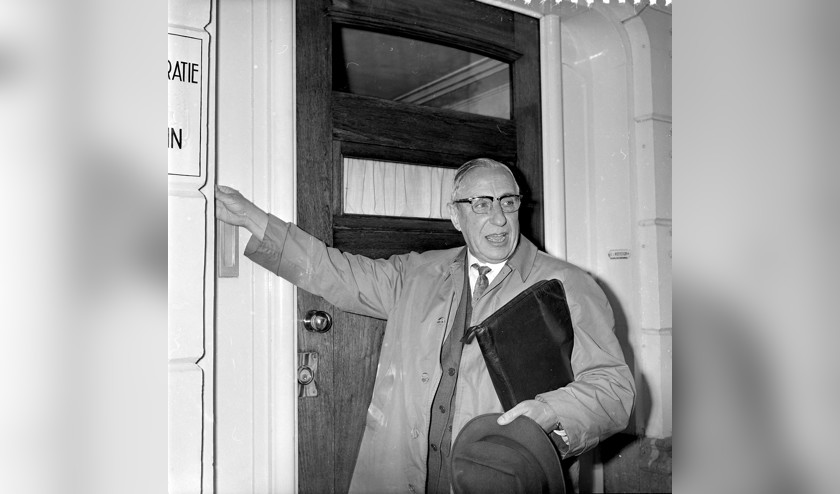 Jan de Quay, van 1959 tot 1963 premier, behoorde tot de honderden mensen die door de Duitsers als gijzelaar werden vastgehouden. (anp / Dick Coersen)