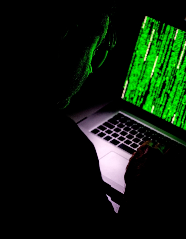 De Wet op de inlichtingen- en veiligheidsdiensten heeft geen extra gedetailleerde waarborgen geregeld voor het hacken. Dat is vreemd, omdat hacken steeds belangrijker wordt als manier om gegevens te verzamelen. (anp / Koen van Weel)