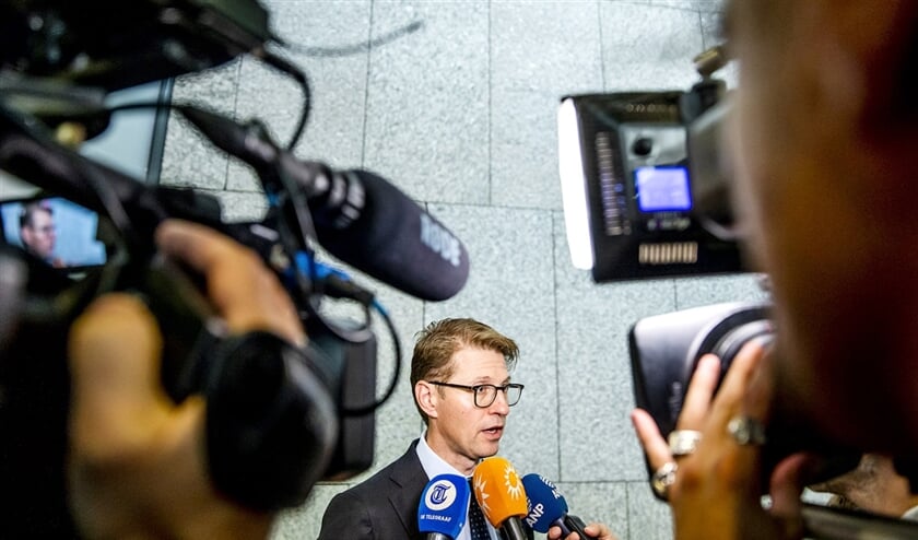 Tot voor kort weigerde minister Sander Dekker extra geld voor de sociale advocatuur. Nu geeft hij een klein bedrag, dat weinig betekent voor de rechtsbescherming van mensen die daarvoor zelf niet kunnen betalen. (anp / Remko de Waal)