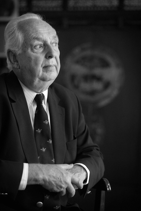 Hans van der Voet (1930-2019), de 'stuurman des konings' die Beatrix ontdeed van haar kille imago (Martijn Beekman)