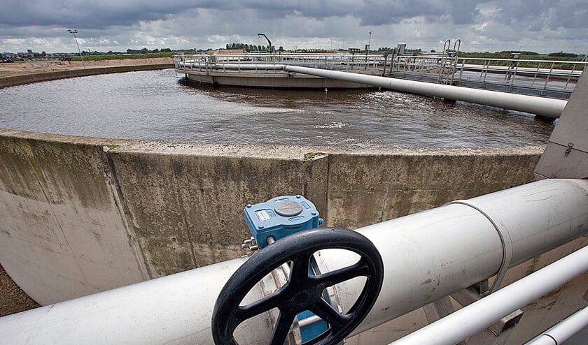 In de eerste zeef van waterzuiveringsinstallaties treden verstoppingen op door alle doekjes die mensen door het toilet spoelen. Alle vochtige doekjes kunnen beter bij het restafval, vindt rioolbranche-organisatie Rioned. (anp / Nils van Houts)
