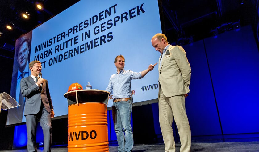 Premier Mark Rutte bij de Week van de Ondernemer, vorige maand. Het kabinet kan MKB-bedrijven en werkzoekenden helpen als niet de ondernemer, maar het UWV het loon doorbetaalt bij ziekte. (anp / Jerry Lampen)