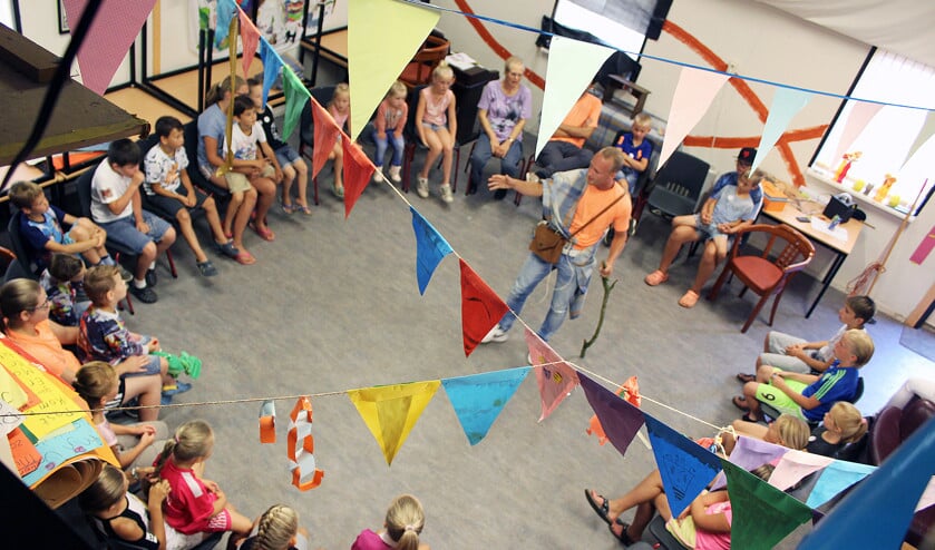 Beelden van het campingwerk van Dabar. Vaak ontmoet je er jaren achtereen dezelfde campinggasten. (dabar)