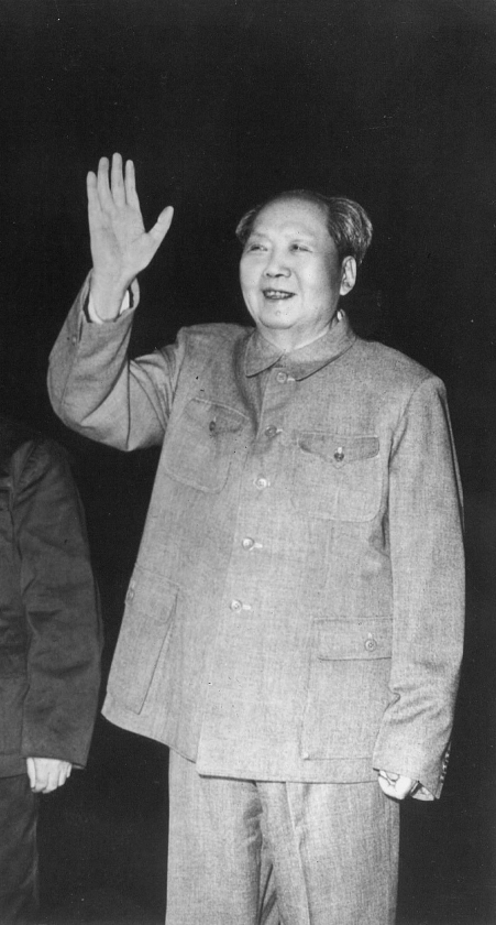 Mao Tse-toeng zei desnoods bereid te zijn een Amerikaanse atoombom op Fujian te riskeren. ‘Misschien zullen dan tien tot twintig miljoen mensen worden gedood.’ (anp)