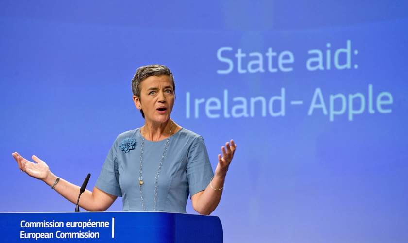 Margrethe Vestager maakte op 30 augustus bekend dat ze Apple een enorme boete geeft omdat het bedrijf jarenlang veel te weinig belasting zou hebben betaald in Ierland. Stiekeme staatssteun, aldus Vestager. (ap / Virginia Mayo)