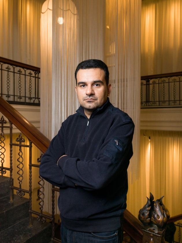 Pejman Akbarzadeh: ‘Door de vrijheid hier realiseer je je wat er in je geboorteland allemaal niet verloren is gegaan.’ (Ivo van der Bent)